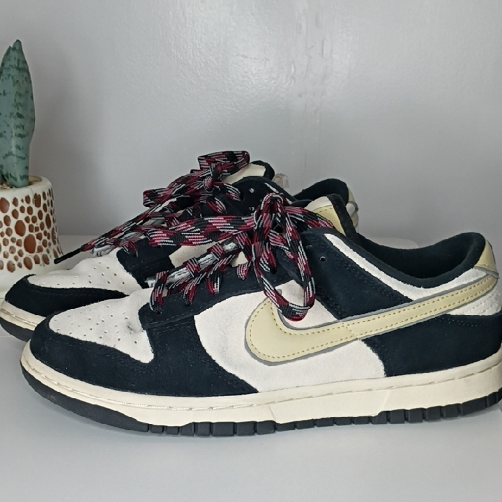 Nike Dunk Low LX 'Black Suede' sneakers Size 8 Black/Team Gold-Coconut Milk - Picture 10 of 13